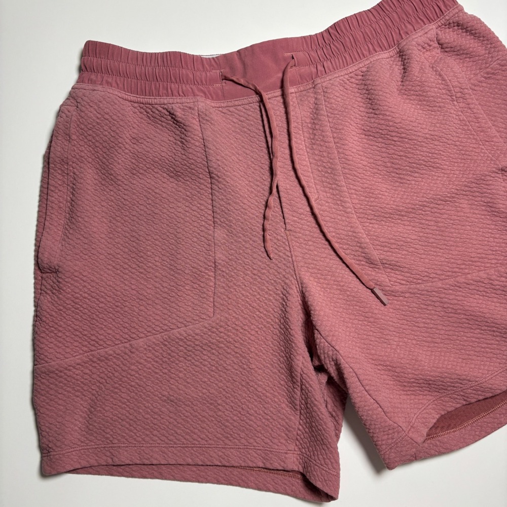 Lululemon At Ease performance Shorts Textured Knit Mens Large 7" Inch Mauve Pink